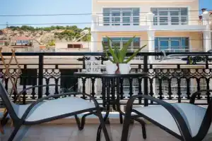 Home Away Junior Suite, Закинф