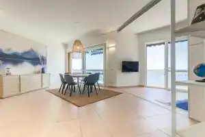 Sulla spiaggia di Toto e Tota, Tellaro