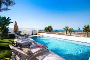 Villa Caleta Golf, Адехе