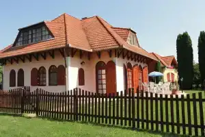 Barack Villa, Балатонберень