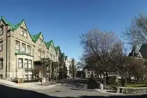 Hotel Chateau Bellevue, Леви