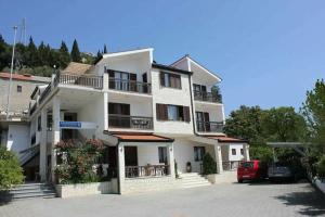 Guest House San Antonio, Ploče