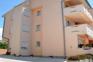 Floral Apartments Pende, Новаля