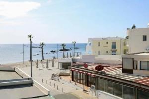 Phaedrus Living: Seaside Luxury Flat Lighthouse 69, Пафос