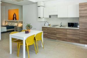 BeeApartments, Бари