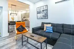 Lovely Condo near Dtown Montreal- 4404, Монреаль