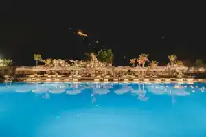 Maya Beach Resort, Масса Лубрензе