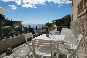 Augusto charming flat with sea view, Монтероссо-аль-Маре