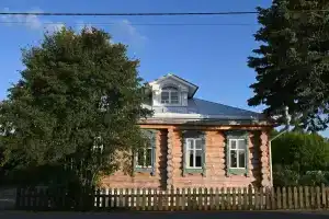 Изба де Шарм, Плес