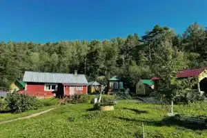 Серые камни