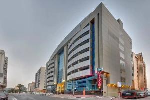 Golden Tulip Deira Hotel, Дубай
