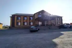 Гостиница «Макс», Шарлаш