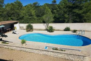 EN pleine Nature à Nîmes avec Piscine, Ним