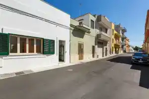 3281 House Zia Fiume by Barbarhouse, Тулье