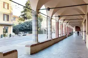 San Lazzaro Palazzone Duplex Flat, Сан-Ладзаро-ди-Савена