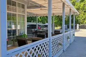 Отель «Тихий дворик», Глубокий