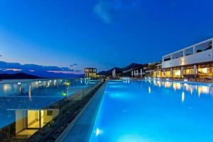 Royal Marmin Bay Boutique & Art Hotel, Элунда