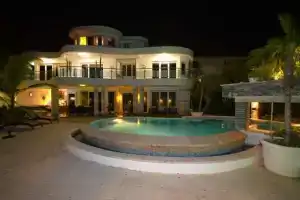 Luxury Villa in Sosua Center - 7 Beds/7 Baths, Сосуа