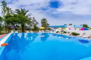 Villa Andrews Hotel, Тигаки