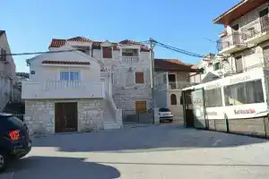 Mira 1 - Family Apartment - A Duje, Винишхе