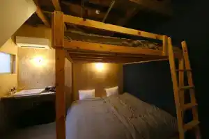 Tomarigi Hostel Shu, Коти