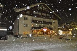 Albergo Sciatori, Tonale