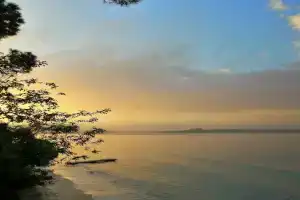 Beachfront house with amazing sea view, Вурвуру