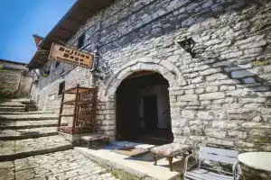 Bujtina Bega, Берат