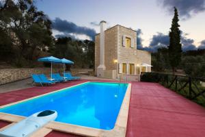 Maroulas Villa Estate, Аделианос-Кампос