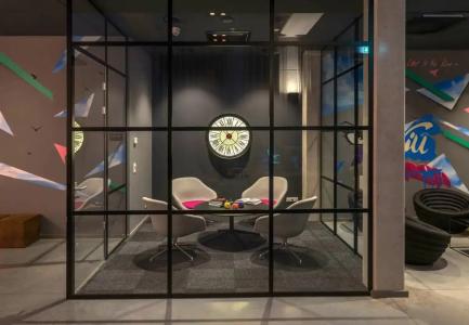 Moxy Frankfurt Airport - 17