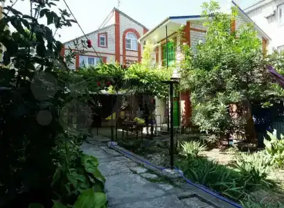 Тихий дворик в центре города - 3