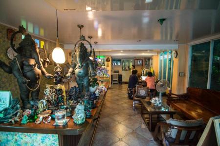 Samsen Sam Place - 28