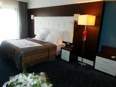 Paradise Island - 50