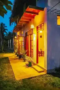 J, Unawatuna - 10