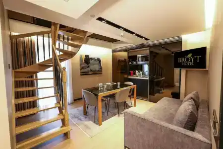 Broyt Suites - 85