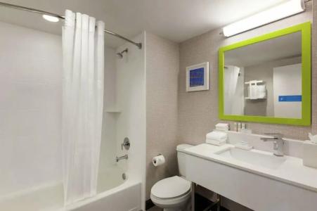 Hampton Inn & Suites Fort Lauderdale Airport - 71