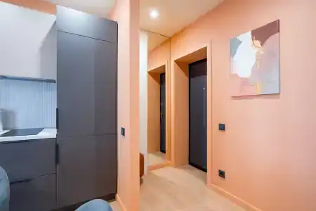 Современная студия Голубая с ванной у озера - 65