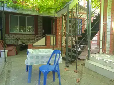 Тихий дворик в центре города - 8