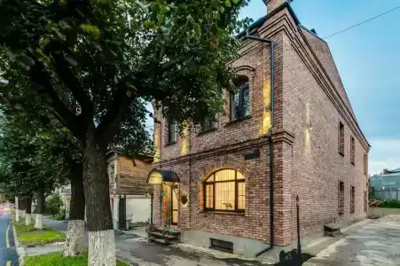 Замок на Никольской - 25