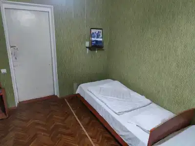 У Александра - 25