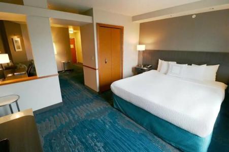 Fairfield Inn & Suites Airport - 26
