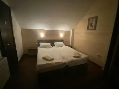 Mountain Cricket Chalets and Apartments - 9