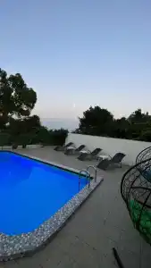 у бассейна - 7