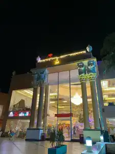 Titanic Palace - Families and Couples only - 70