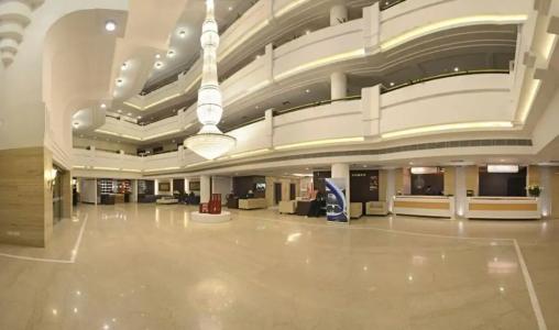 Howard Plaza The Fern, - 9