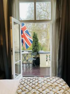 Eccleston Square - 16