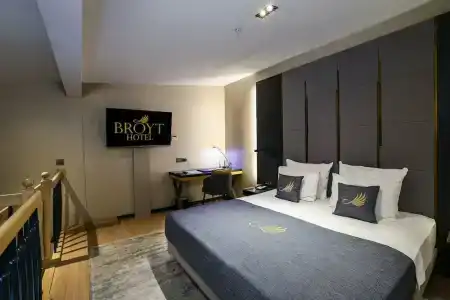 Broyt Suites - 77