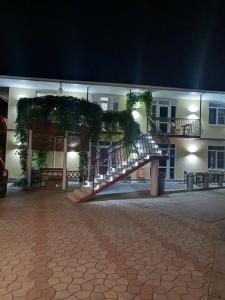 Приморский дворик - 75