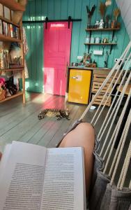 Треугольный стильный дом рядом с сыроварней - 43