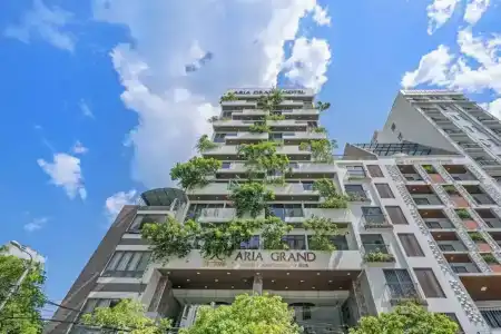 Aria Grand & - 12